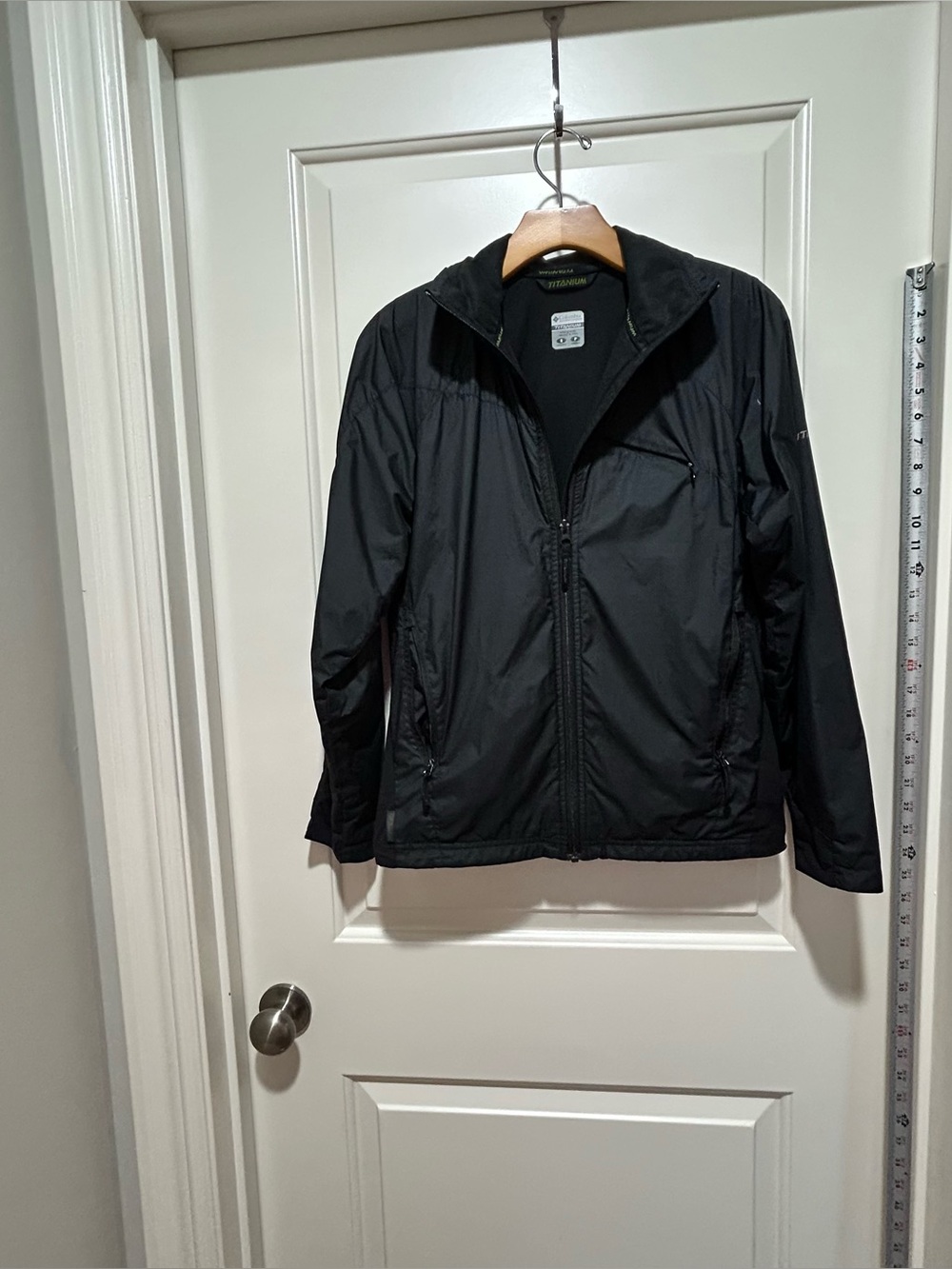 Columbia Titanium women’s size S Black Lightweight Jacket with Zip Pockets